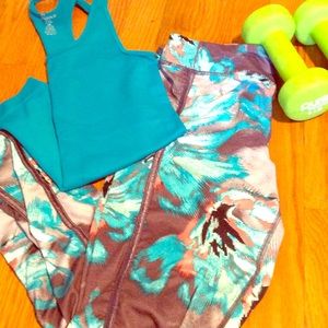 Printed yoga pants & brown boots bundle