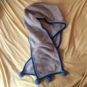 Aerie grey and he Pom Pom scarf