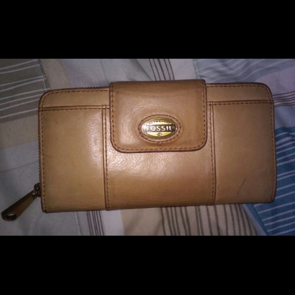 Fossil wallet lots of life in it