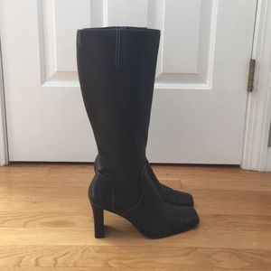 Black high heel side zip boots Sz 7