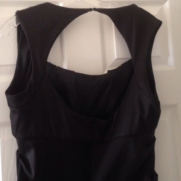 Black gown - Picture 2 of 4