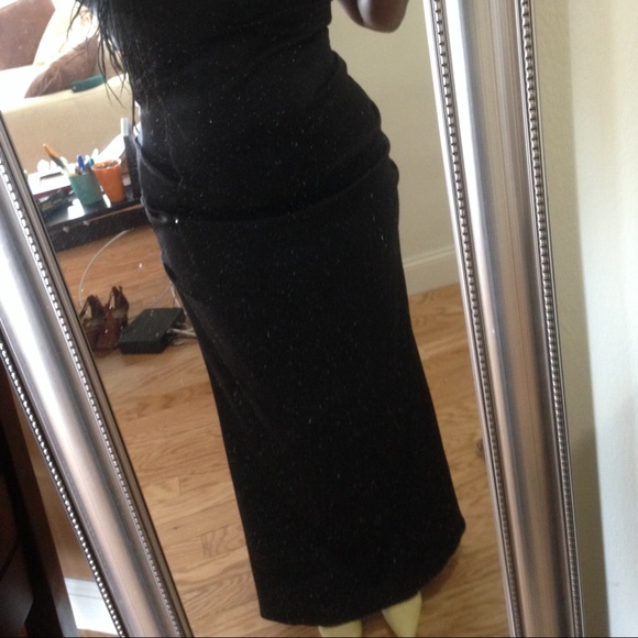 Black gown - Picture 3 of 4