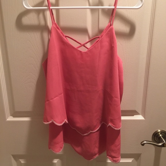 Nwt Francesca's scallop hem top medium m 🅿️