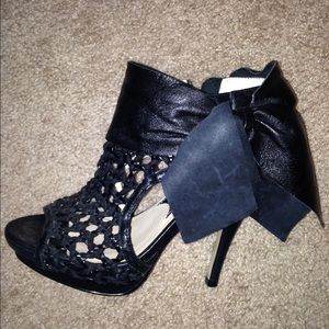 Botique Black Heel