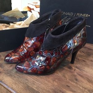 Donald J Pliner Tortoise/Suede ankle boot w/heel