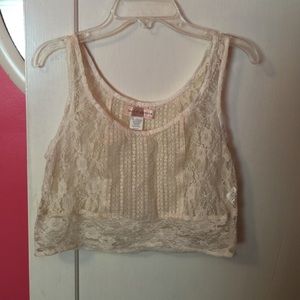 Lace crop top 💕