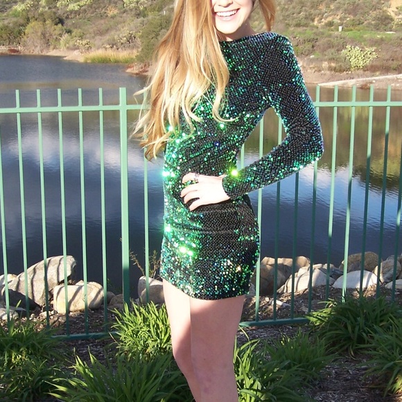 *SOLD* Green sequined/velvet dress - Picture 3 of 4