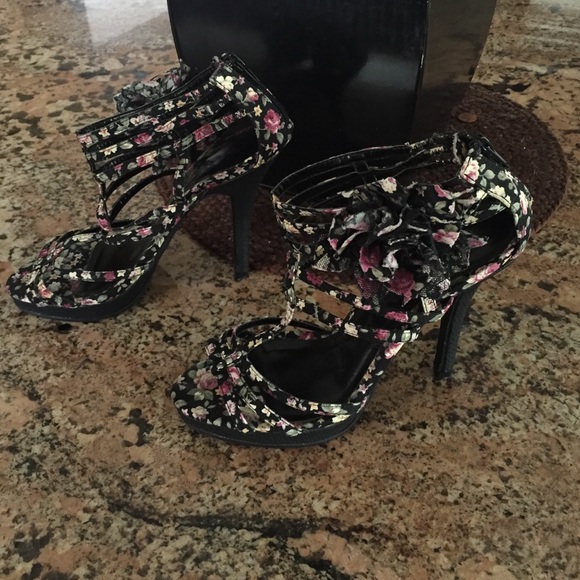 Floral print Strappy Sandal