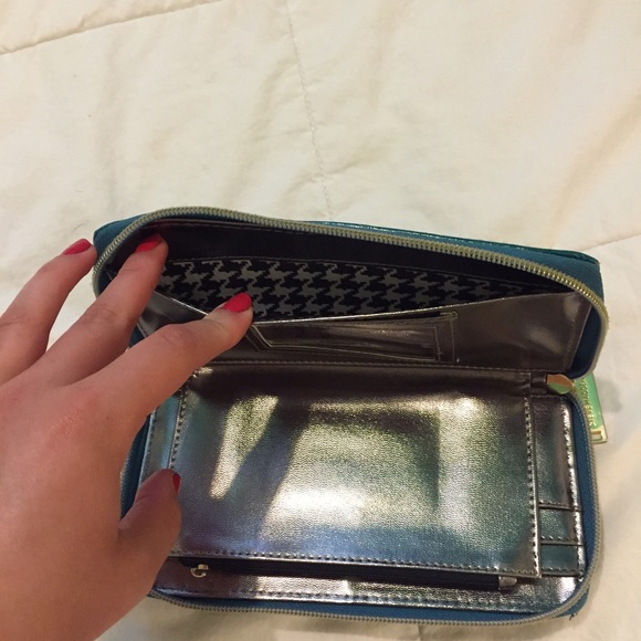 Steve Madden Turquoise Wallet - Picture 4 of 4