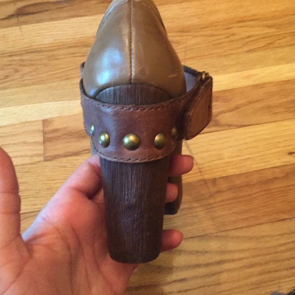 Leather Pumps - Picture 2 of 4