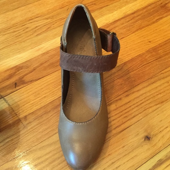 Leather Pumps - Picture 3 of 4