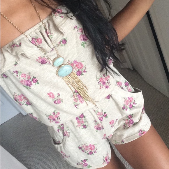 🔴 SOLD 🔴 Strapless floral romper 🌸