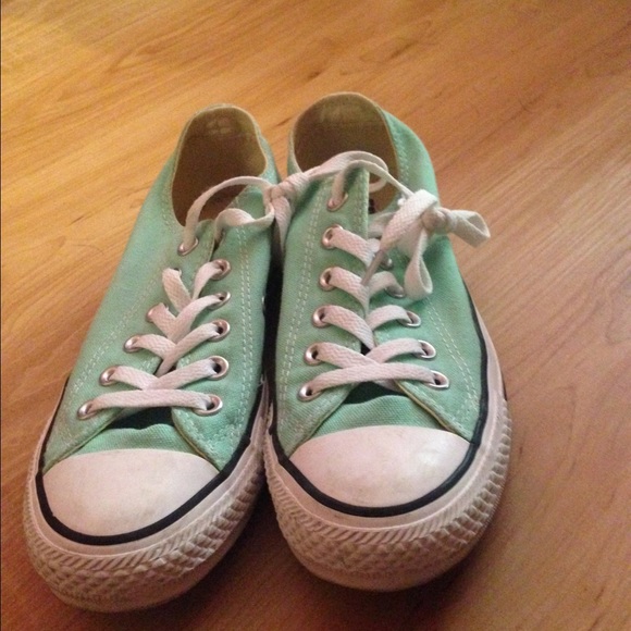 NEW Mint green converse great condition