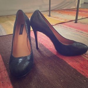 Sassy Black Lizard Skin Platform Pumps