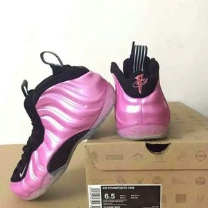 Foamposite 1 ( pink & black )