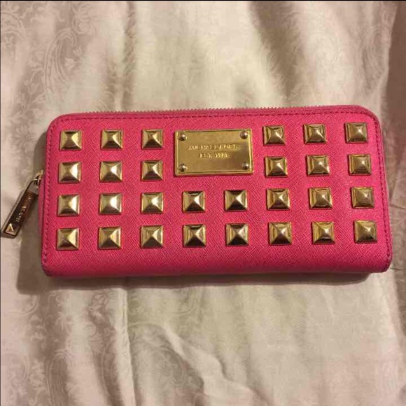 ➡️sold🔚💯Authentic Michael kors wallet