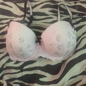 brand new 32ddd bra (fits 34 dd)