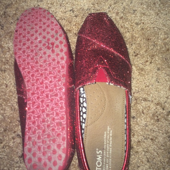 red sparkly toms!