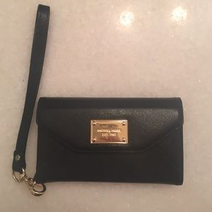 NWOT Authentic Michael kors wristlet for iPhone 5