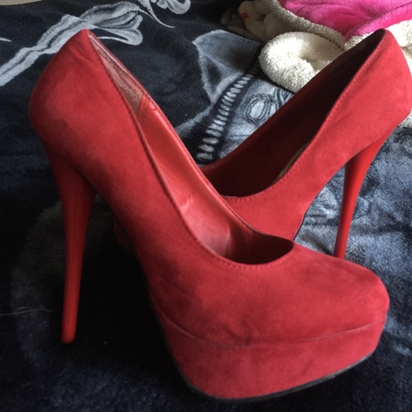 Red Heels - Picture 3 of 3