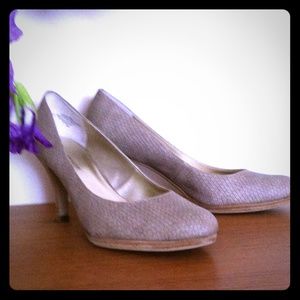 AK Anne Klein Tan Heels