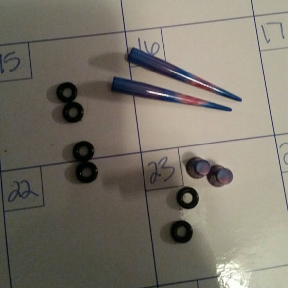 🚫SOLD 🚫4g tapers and plugs - Picture 2 of 3