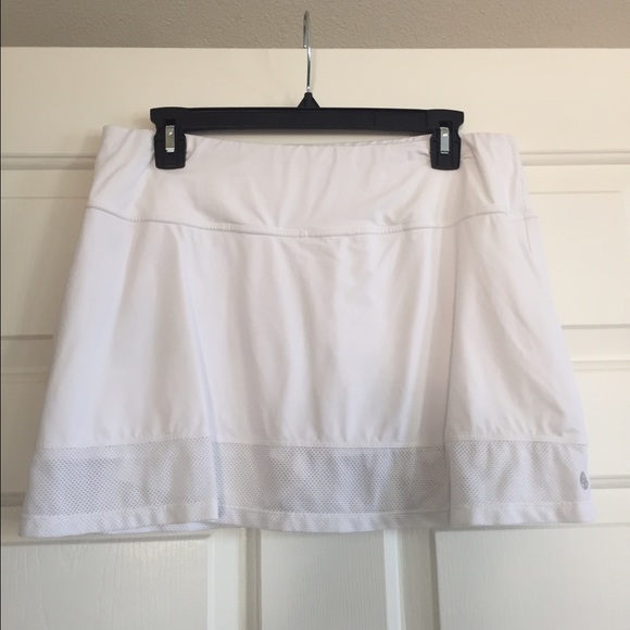 White Fija Tennis skirt! Size Large