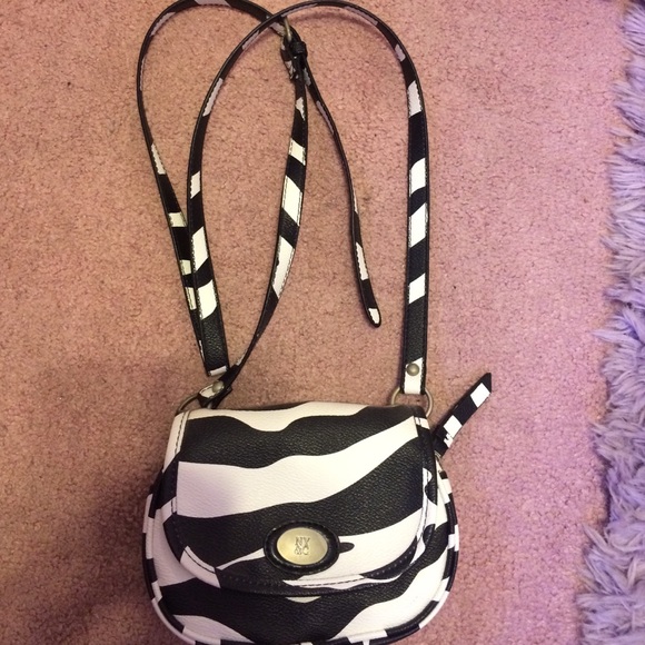 New York and Company cross body bag