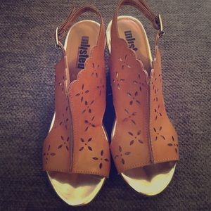 Unlisted brown wedges size 5.5m
