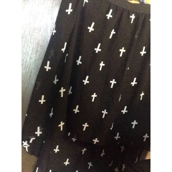 Black and White cross high low skirt. 🌚⭐️🃏