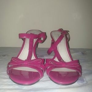Fuchsia colored wedges