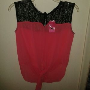 Lace sleeveless shirt