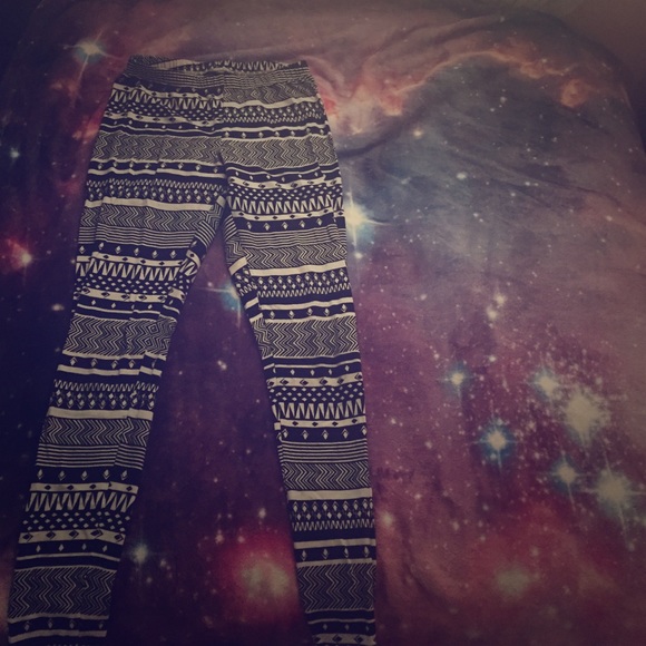 Black and White Patterned Leggings - Picture 1 of 1