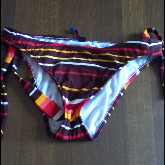 Island sole bikini set - Picture 3 of 3