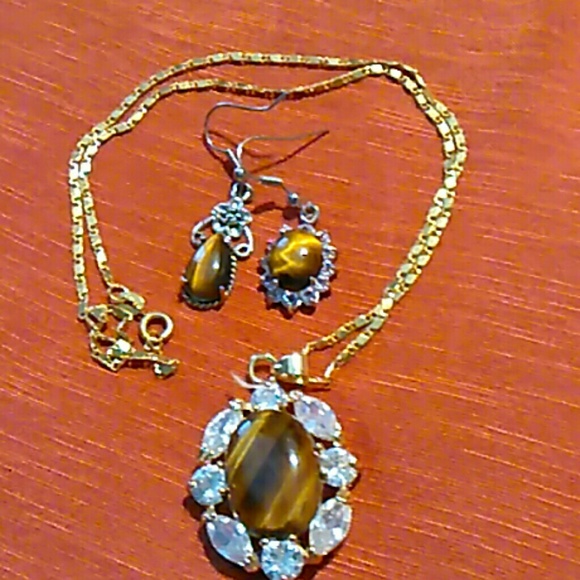 Cat's eye necklace and matching earrings