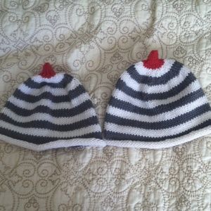 2 Knit beanies