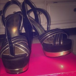 5.5 inch black n gold pumps!