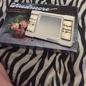 makeup mirror ( ON HOLD) 💥