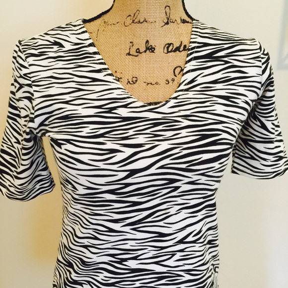Black & White Leopard stripe pullover top