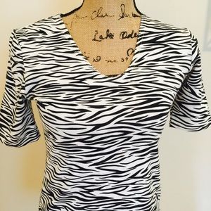 Black & White Leopard stripe pullover top