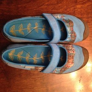 Keen Hybridlife slip-ons NWOT