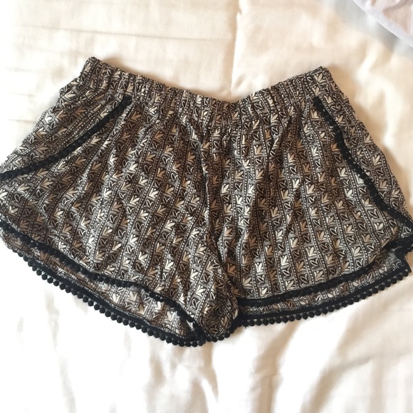 Patterned flowy shorts