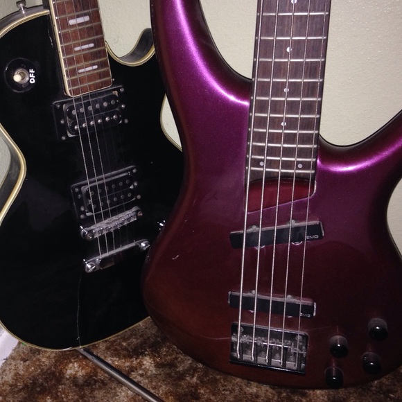 Two electric guitars with an amp. - Picture 2 of 4