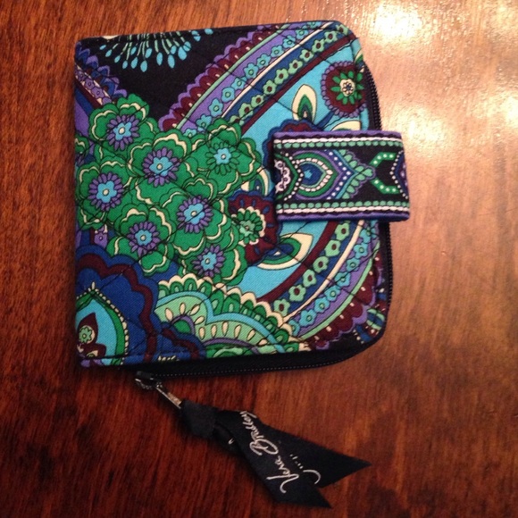 Vera Bradley wallet barely used!