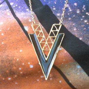 RETRO V necklace