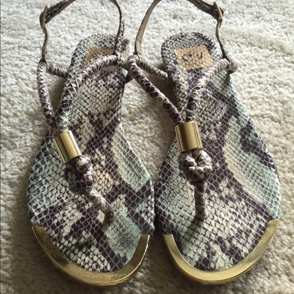 Thong sandals