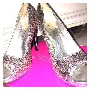 Multi color glitter pump!!!