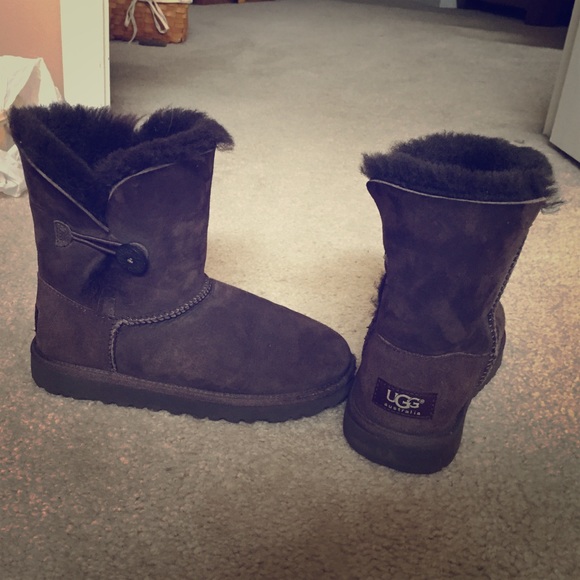 Chocolate Bailey Button Uggs - Size 3