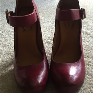 MaryJane platform pumps