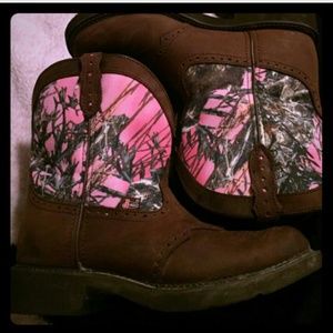 WOMANS CAMO JUSTIN BOOTS SIZE 11